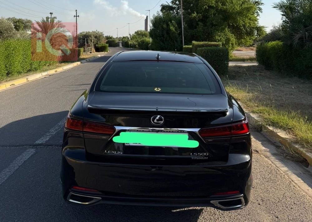 لكزس LS
